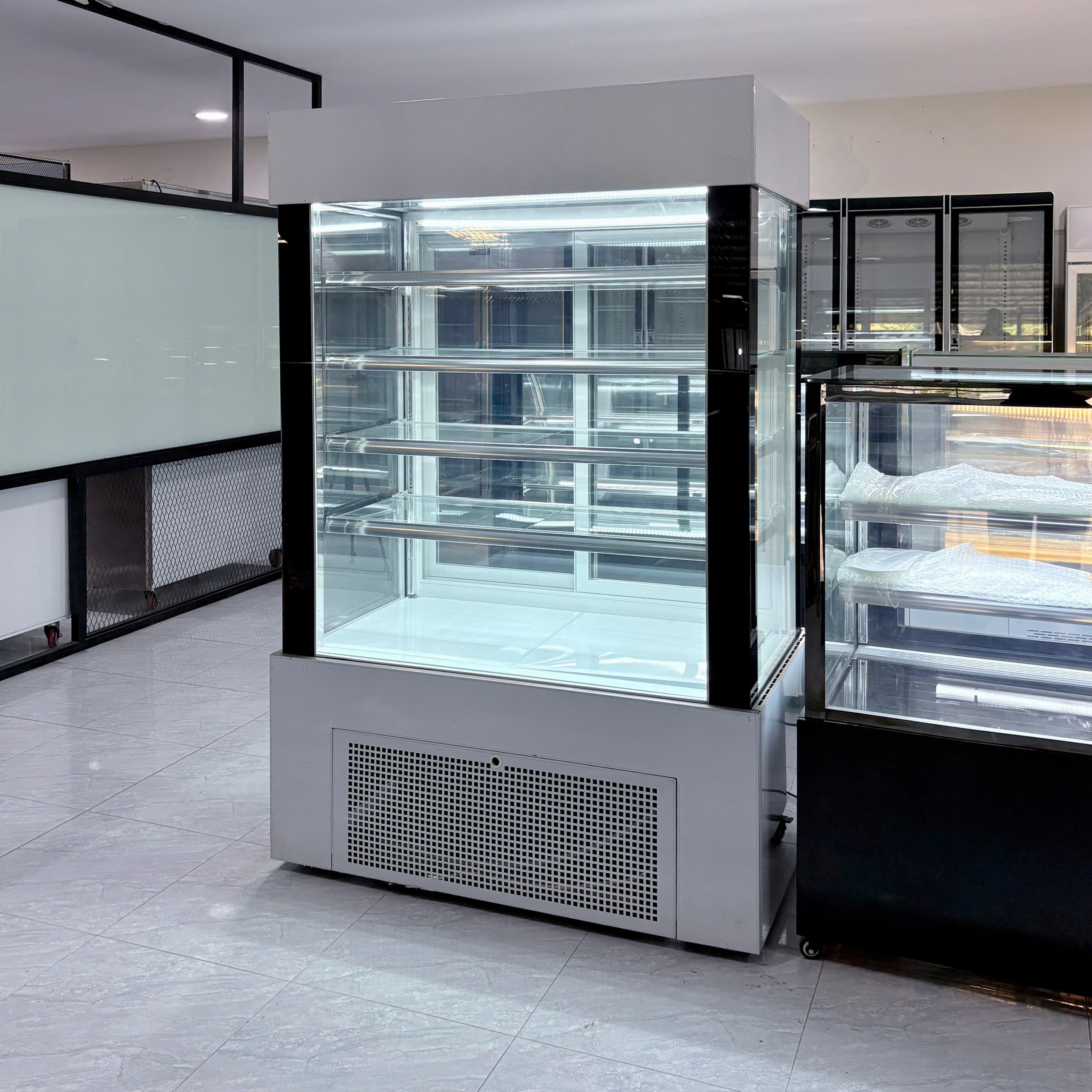 Tủ Bánh Kem 5 Tầng 1M2 DG-1200Z Kính Vuông - Tủ Bánh Kem Wincoold